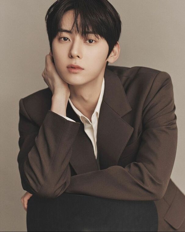 HWANG MIN HYUN (황민현)