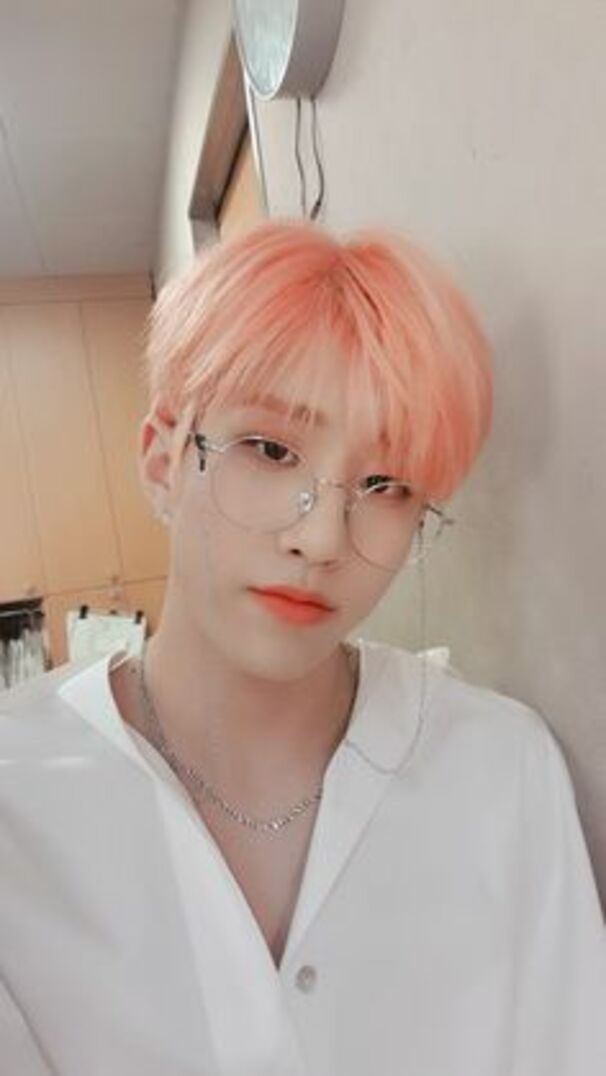 JINJIN (진진)