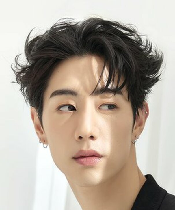 Mark Tuan (段宜恩)