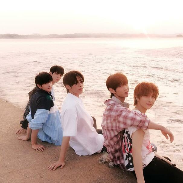 자유롭게 날아 (Fly to the youth)