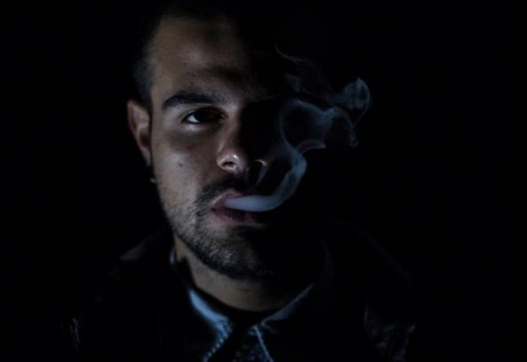 C´u em Tons Grisalhos