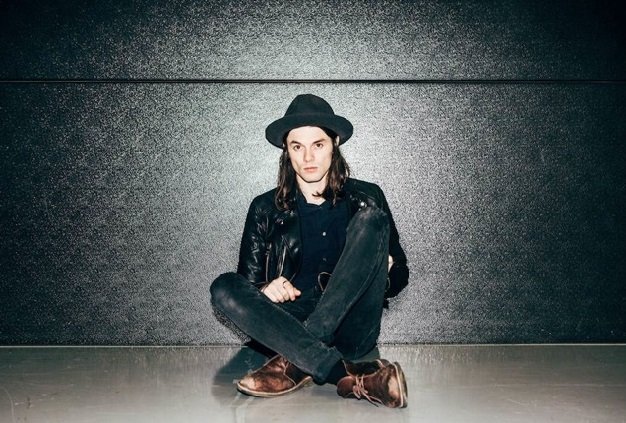 Hold back the river – live at the hotel cafe