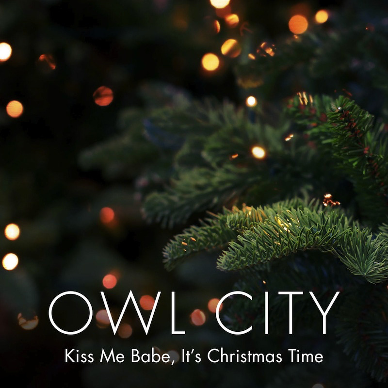 Kiss Me Babe, It’s Christmas Time