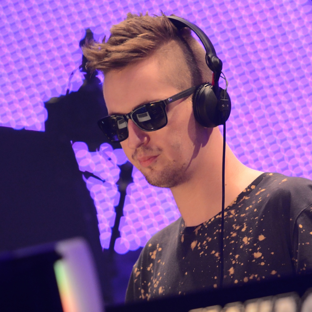 Sun Goes Down (feat. Jasmine Thompson) – ManiezzL Remix